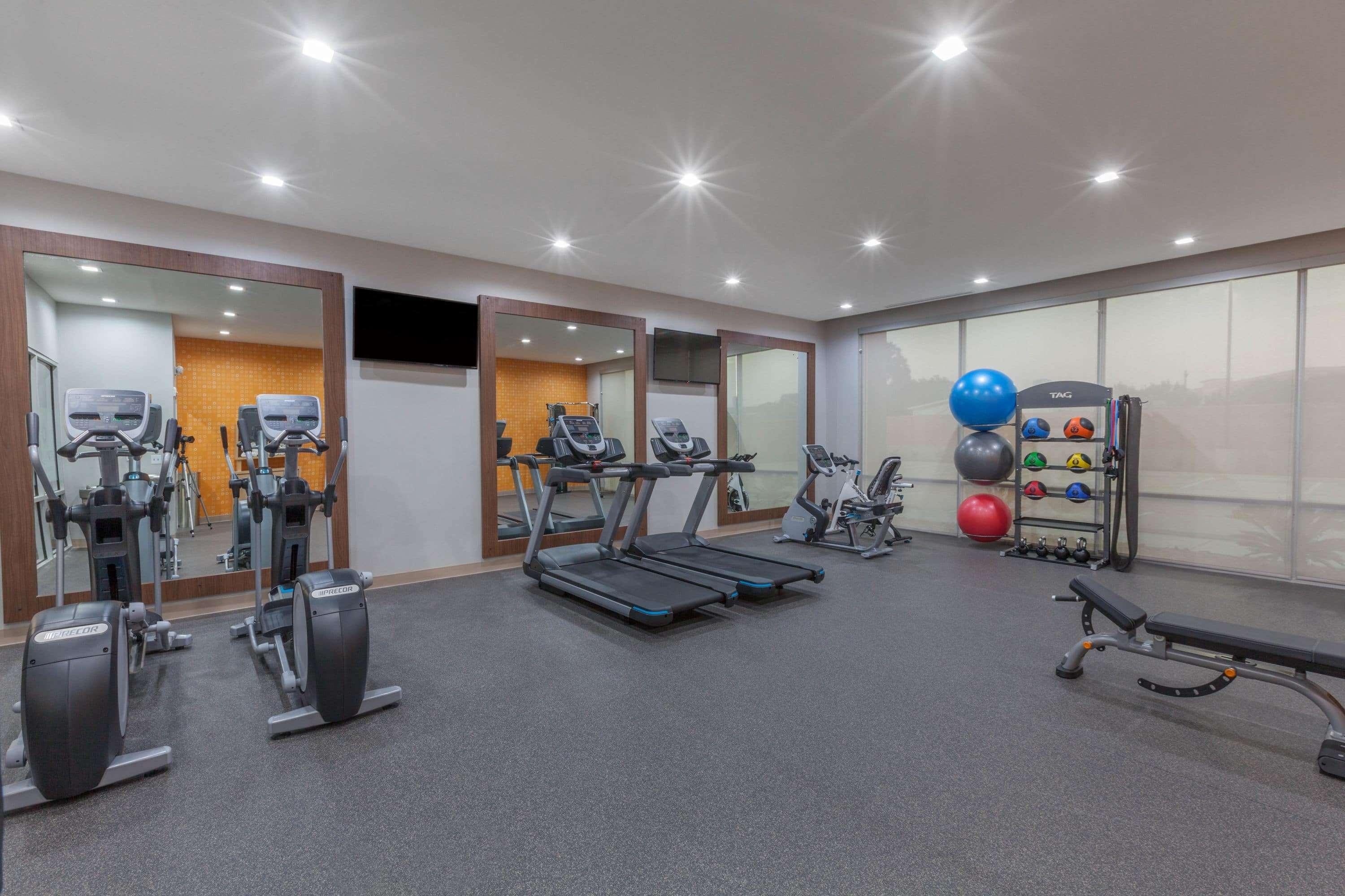 Отель La Quinta By Wyndham Houston East At Sheldon Rd Чаннелвью Экстерьер фото