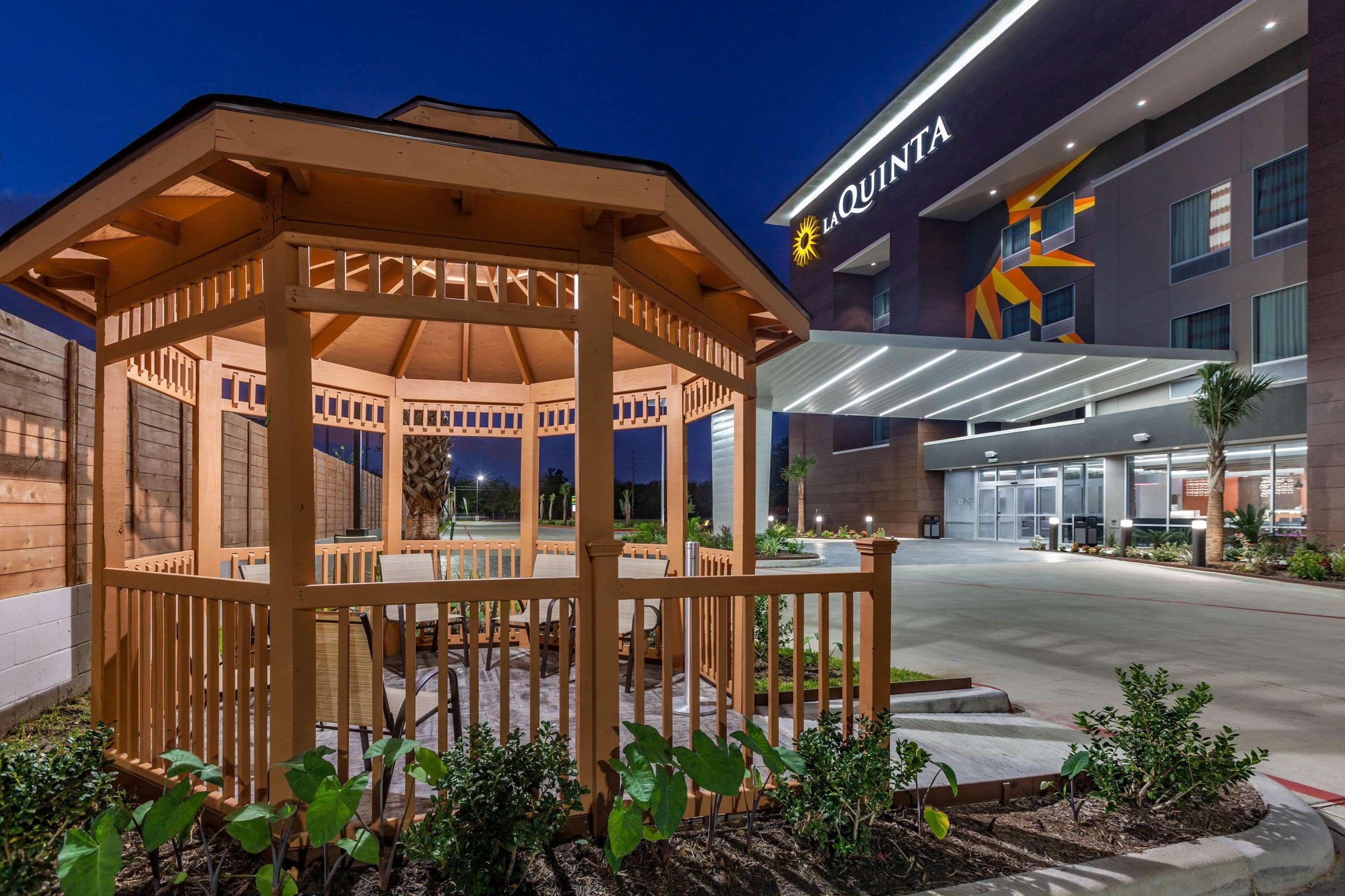 Отель La Quinta By Wyndham Houston East At Sheldon Rd Чаннелвью Экстерьер фото